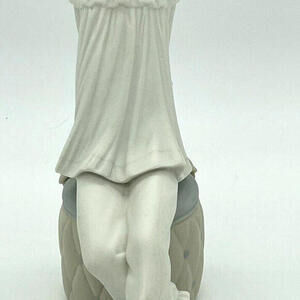 LLADRO Figurine Girl with Mothers Shoe Sitting MATTE RETIRED 1084